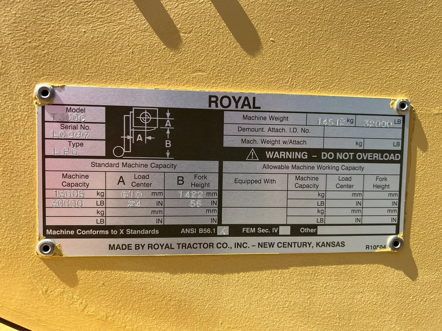 ROYAL FORKLIFT T300C LIFTMASTERS PROPANE RIGGERS FORKLIFT Capacity 30,000