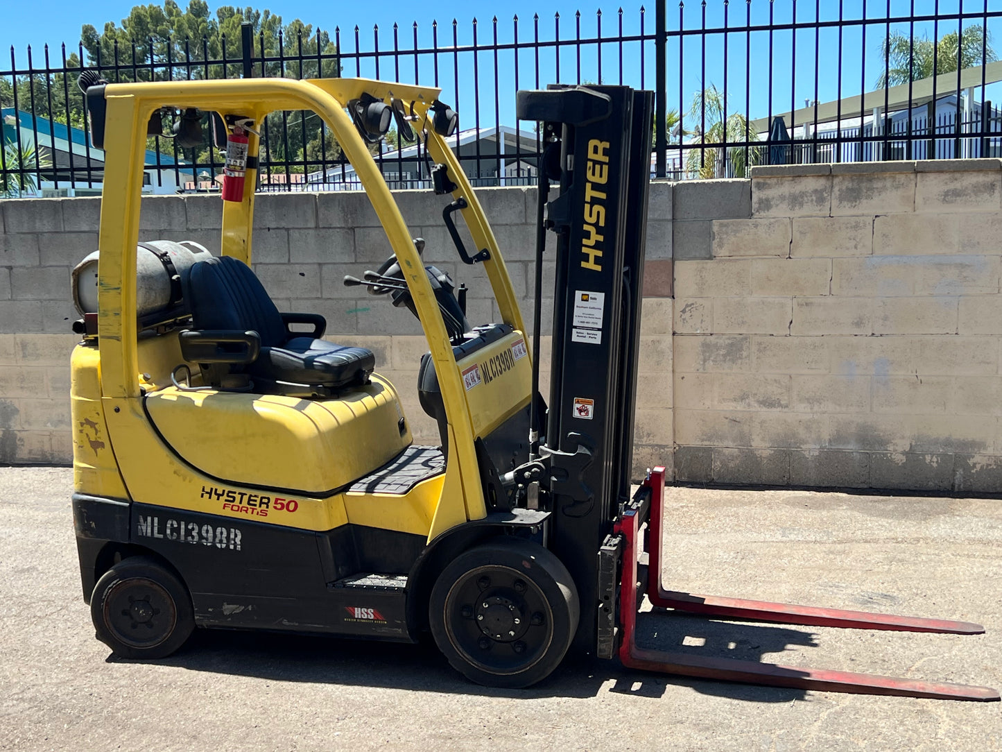 HYSTER 5,000 FORKLIFT FORTIS 50