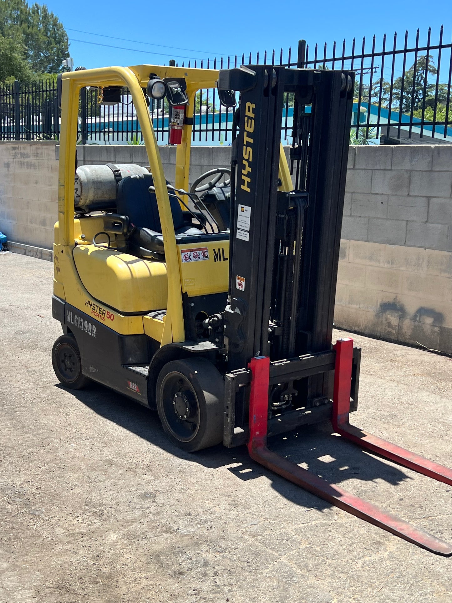 HYSTER 5,000 FORKLIFT FORTIS 50