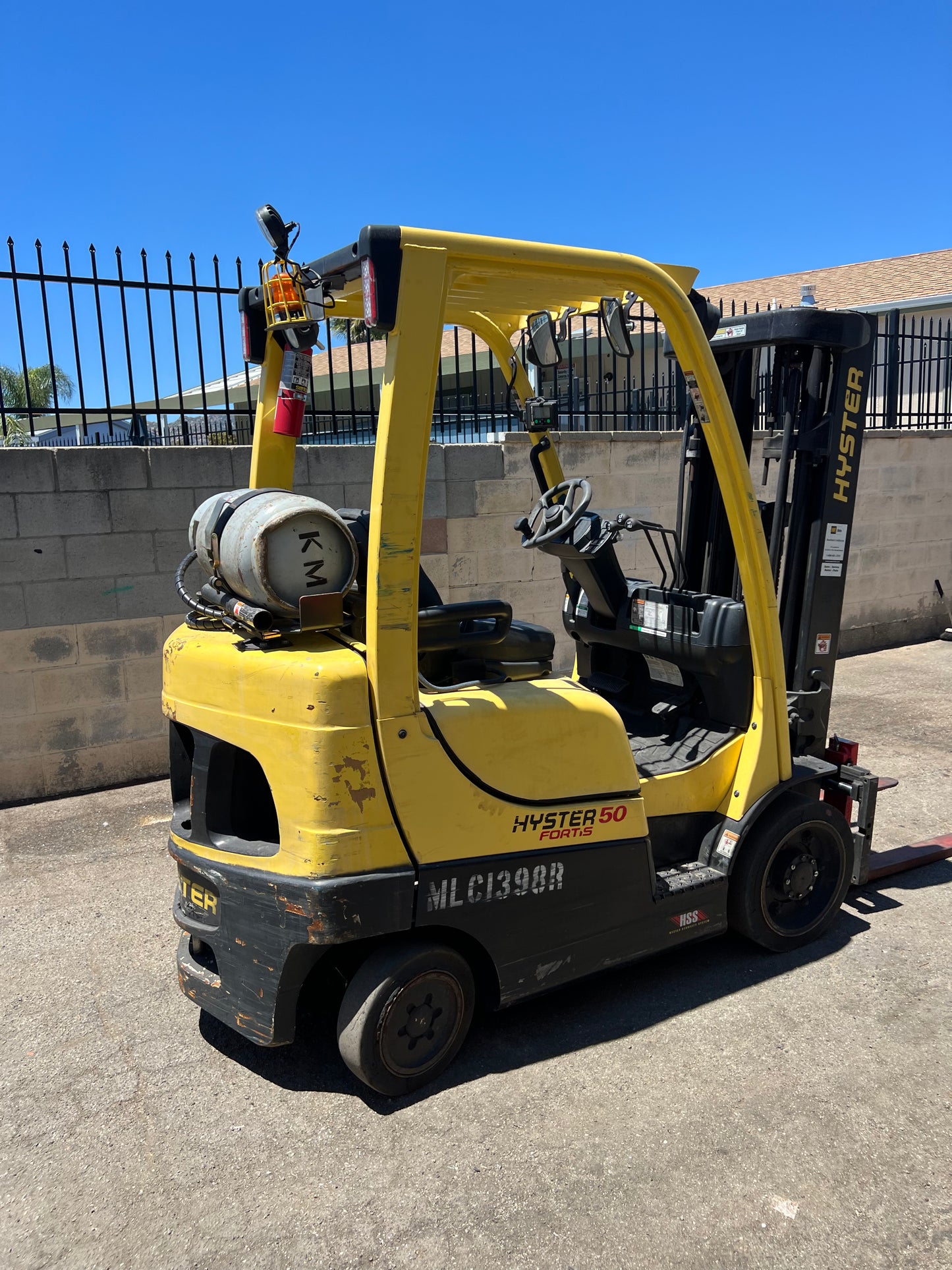 HYSTER 5,000 FORKLIFT FORTIS 50