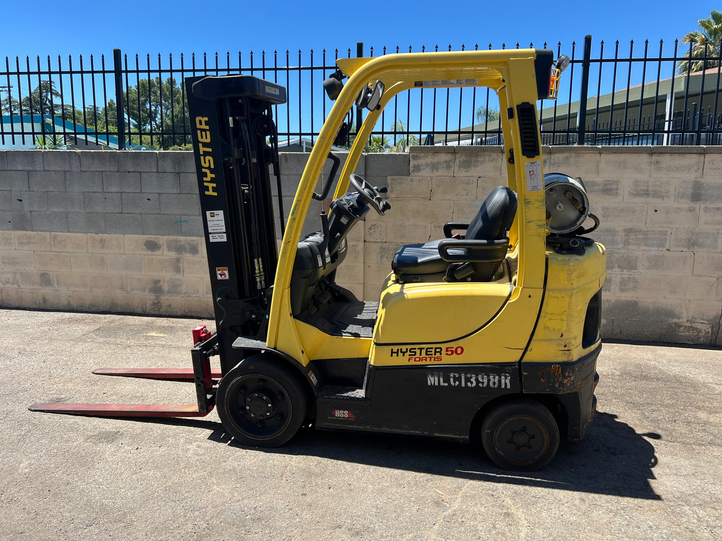 HYSTER 5,000 FORKLIFT FORTIS 50