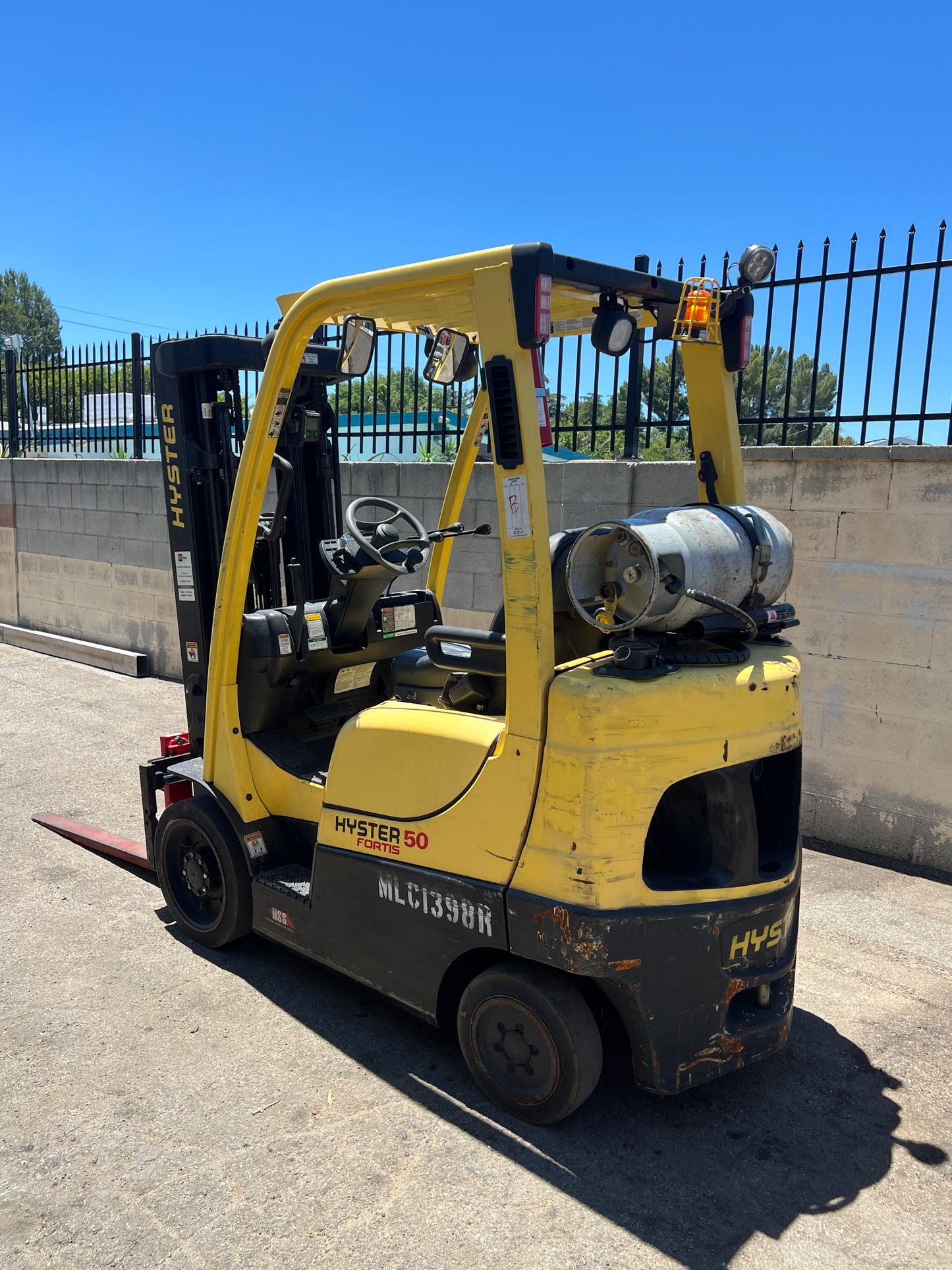 HYSTER 5,000 FORKLIFT FORTIS 50