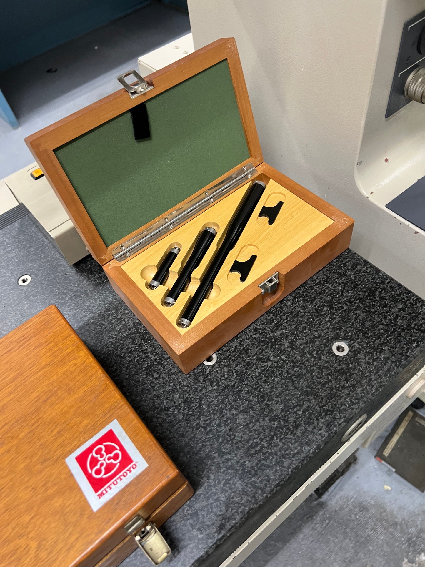 MITUTOYO F403 CMM