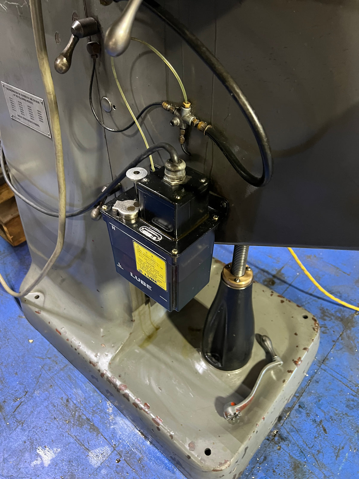 BRIDGEPORT SERIES 1 MANUAL VERTICAL MILLING MACHINE
