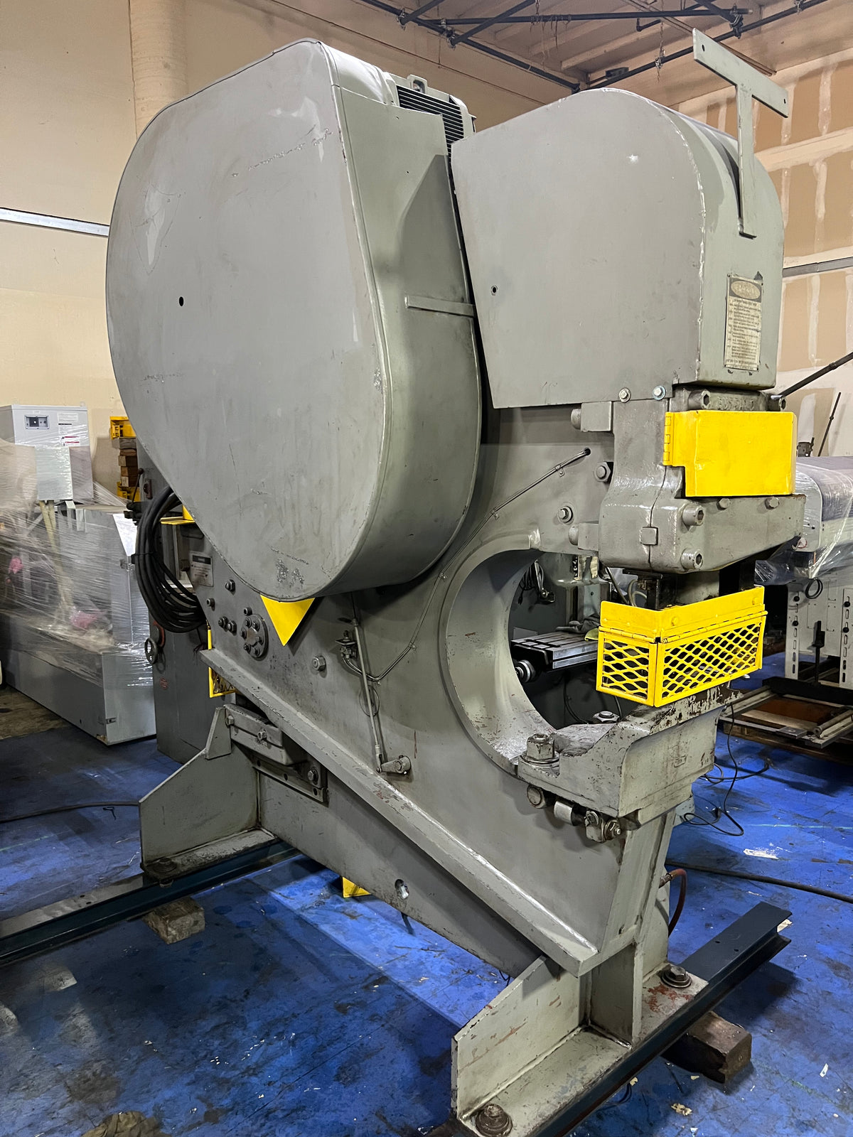 BUFFALO No.2 1/2 UNIVERSAL MECHANICAL IRONWORKER