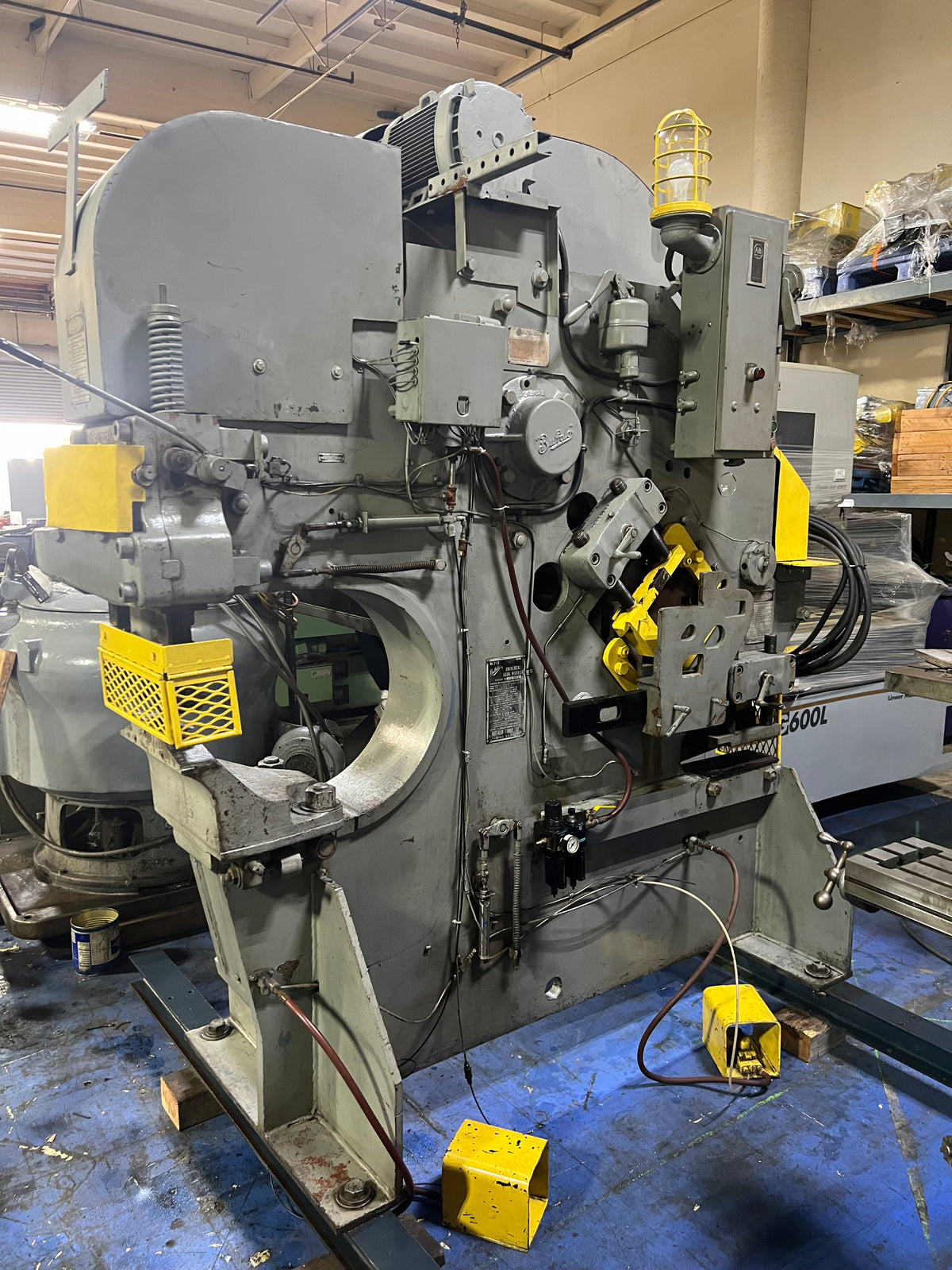 BUFFALO No.2 1/2 UNIVERSAL MECHANICAL IRONWORKER