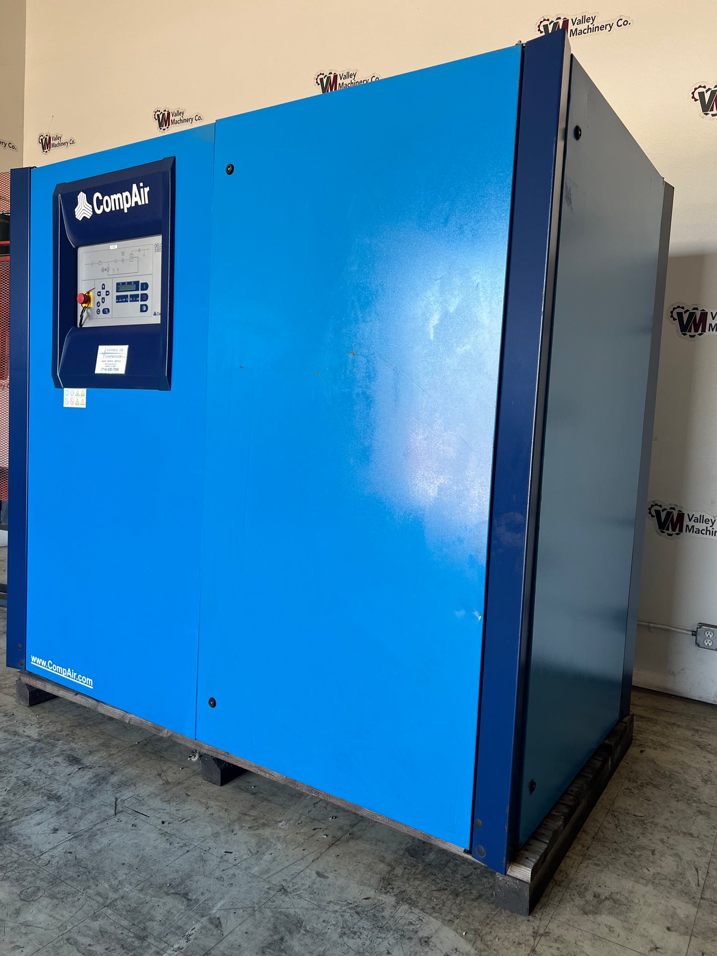 CompAir 75HP SCREW AIR COMPRESSOR