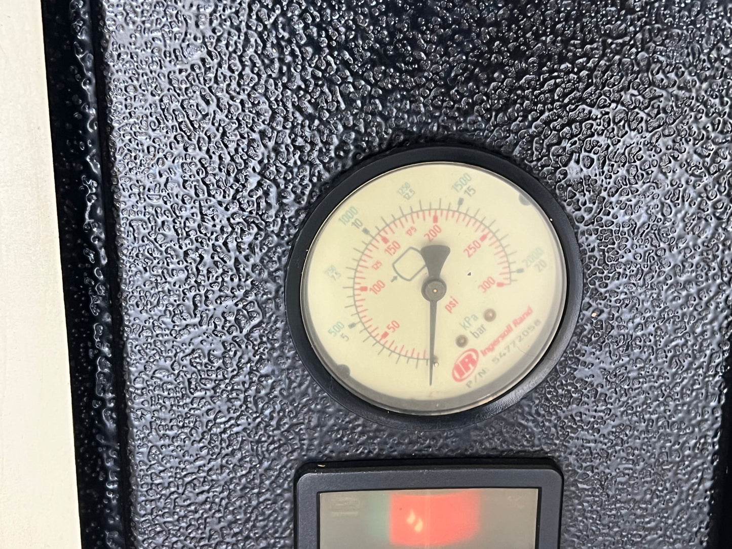 INGERSOLL RAND 30 HP SCREW AIR COMPRESSOR
