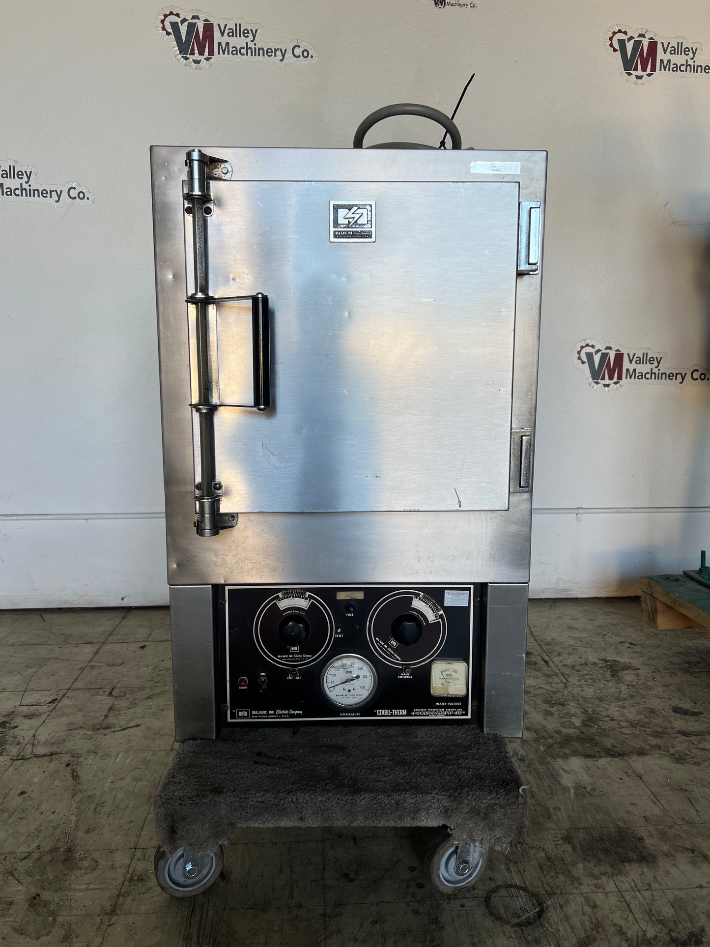 BLUE M OVEN MODEL DL-100A-2
