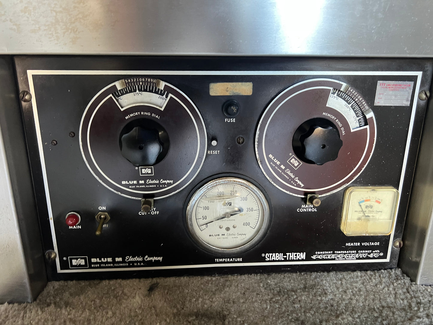 BLUE M OVEN MODEL DL-100A-2