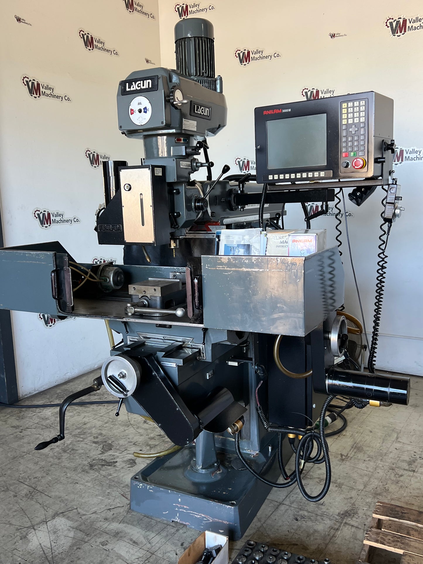 LAGUN CNC MILL WITH TOOL HOLDERS AND MANUALS