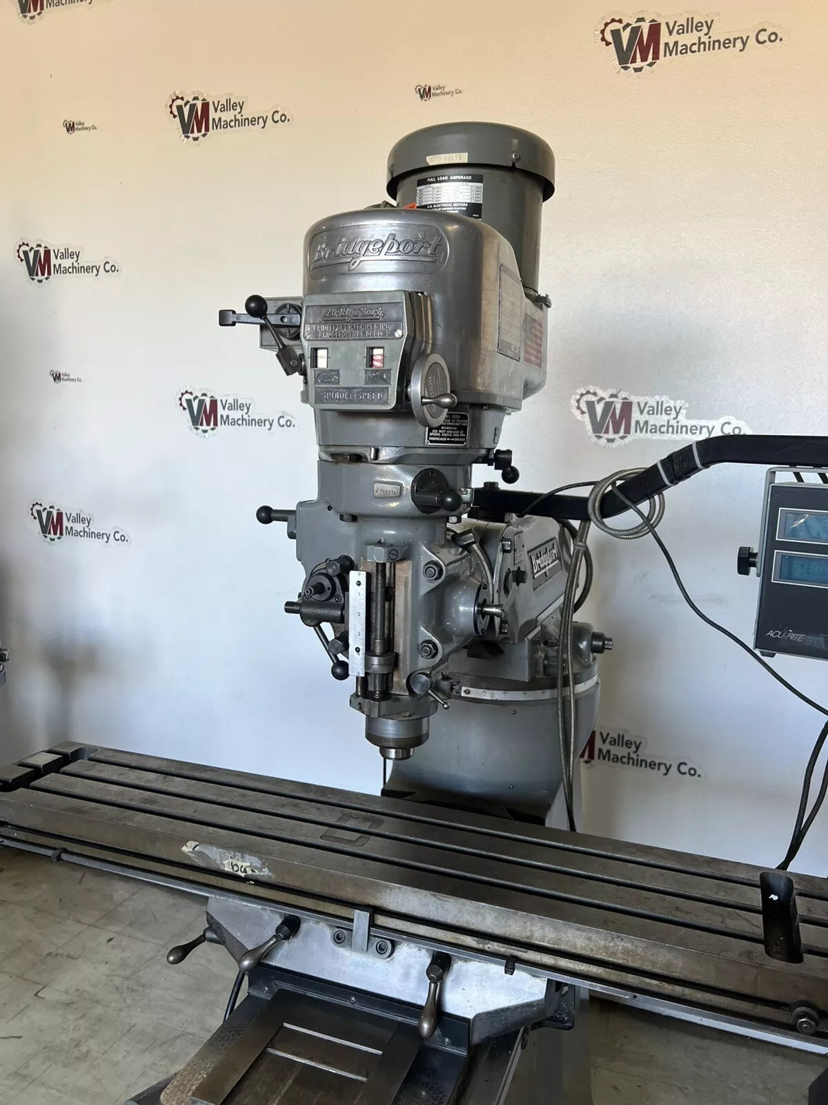 BRIDGEPORT MILLING MACHINE with D.R.O.