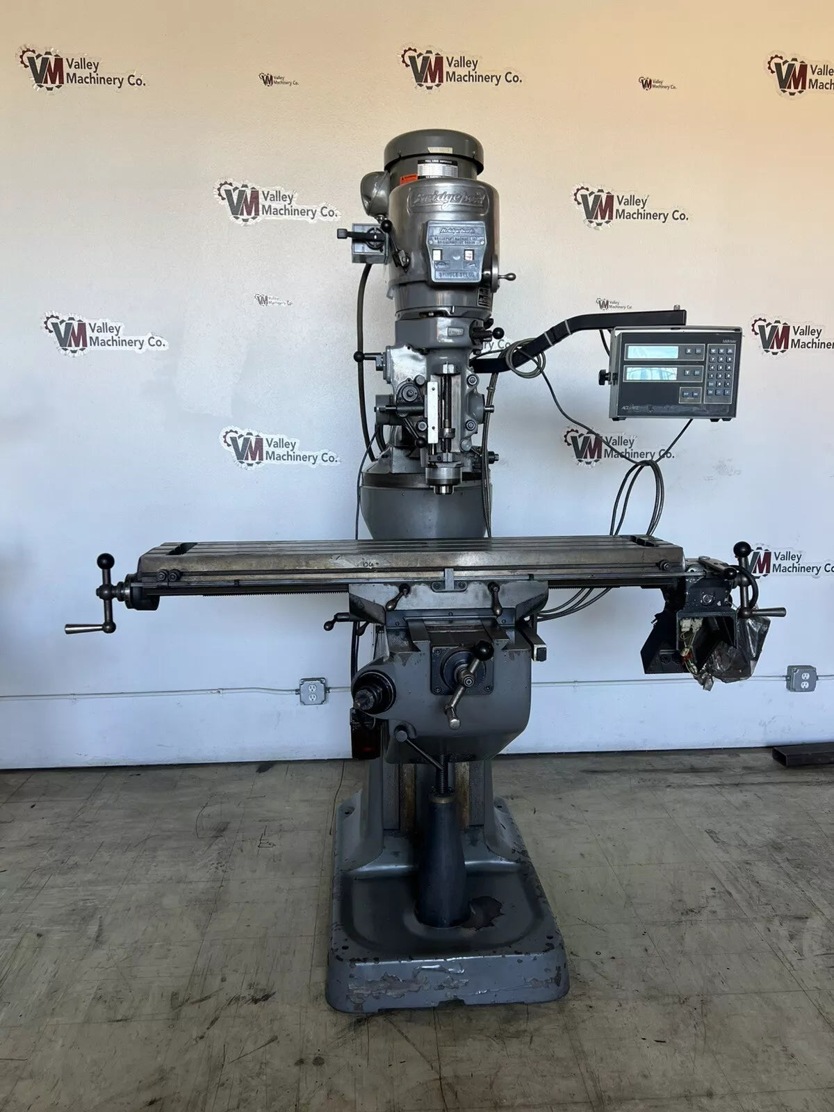 BRIDGEPORT MILLING MACHINE with D.R.O.